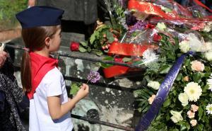 Foto: Dž.K./Radiosarajevo / Položeno cvijeće u čast Josipu Brozu Titu